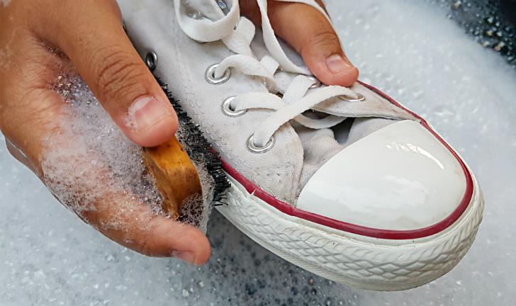 como limpar tênis branco como limpar tênis branco