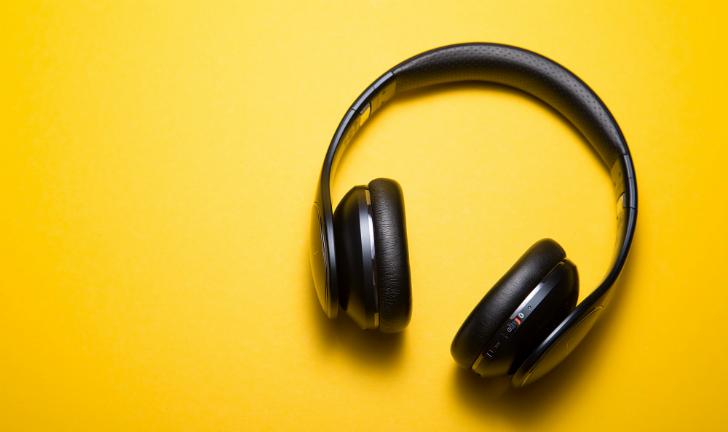 Como usar fone de ouvido Como usar fone de ouvido