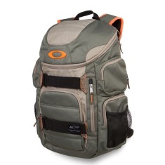 Mochila Oakley com Compartimento para Notebook 30 Litros Enduro 30 92863