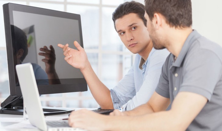 Como ligar o monitor no notebook?