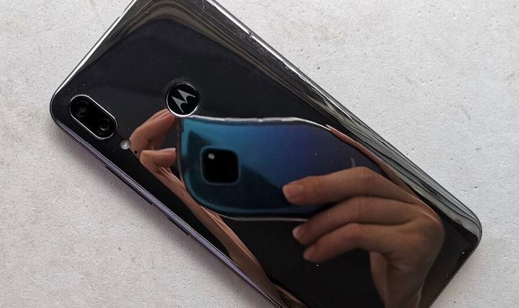 Capa do post: Moto E6 Plus: vazamento sugere visual semelhante ao do Motorola One Vision