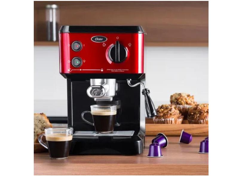 Cafeteira Expresso Oster Cappuccino BVSTECMP65R