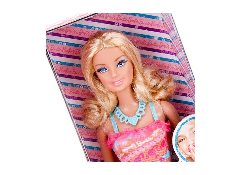 Boneca Barbie Fashion and Beauty X9585 com Anel Mattel