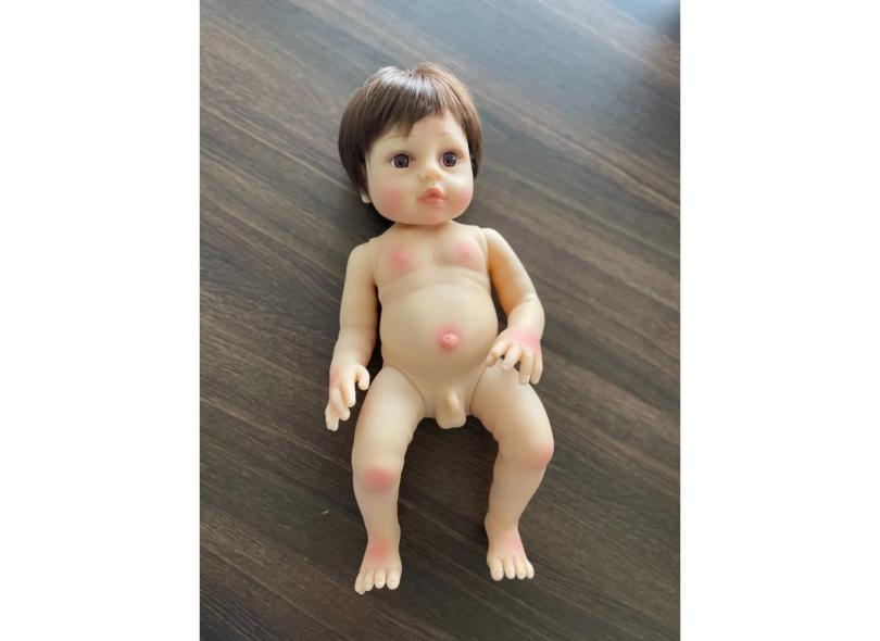 Brastoy Bebê Reborn Boneca Menino Silicone Olhos Castanho 48cm :  : Brinquedos e Jogos