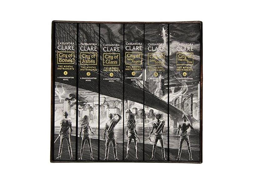 The Mortal Instruments, the Complete Collection: City of Bones; City of Ashes; City of Glass; City of Fallen Angels; City of Lost Souls; City of Heave - Capa Comum - 9781481444439