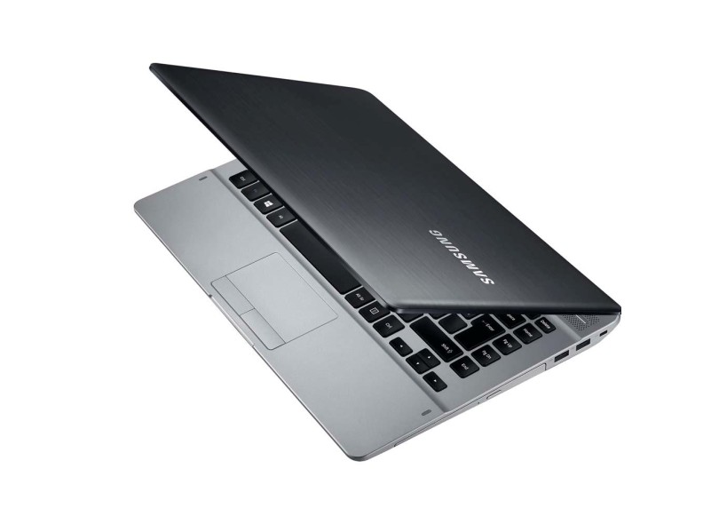 Notebook Samsung Essentials Intel Core i3 5005U 4 GB de RAM 14 " Windows 10 E32 370E4K-KW3