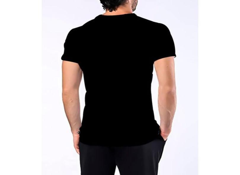 playera negra atras