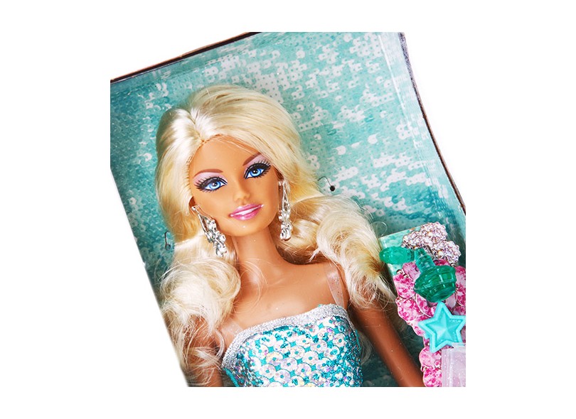 Boneca Barbie Figura Básica Glitz Verde Mattel