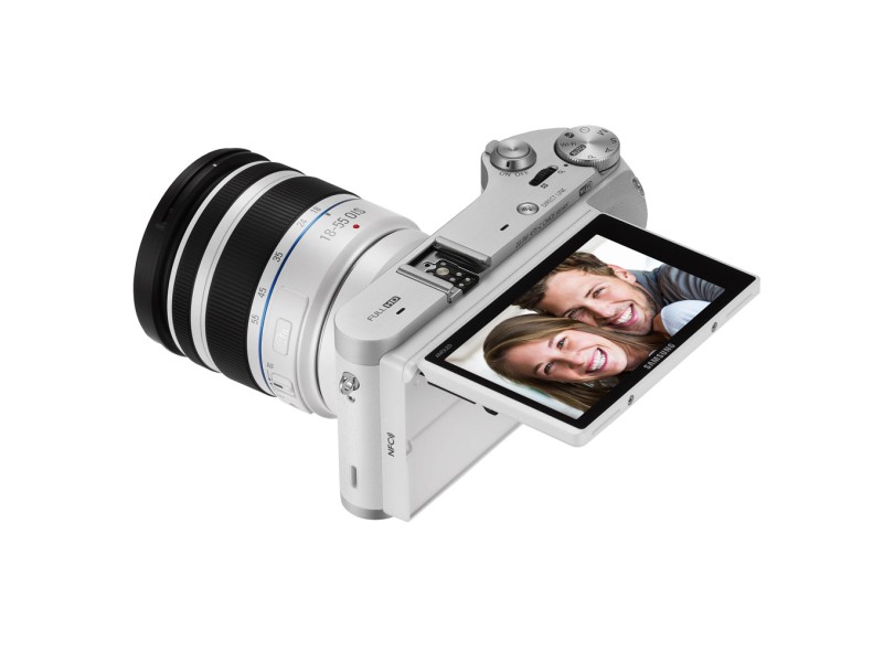 Câmera Digital Samsung Smart Series 20.3 MP Full HD Foto 3D NX300M
