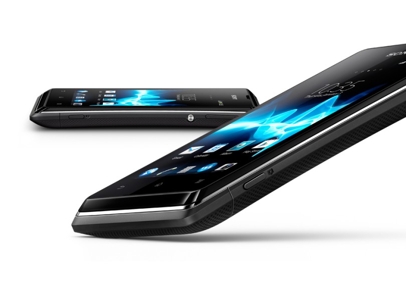 Smartphone Sony Xperia E Dual Câmera 3.2 Megapixels Desbloqueado 4 GB Android 4.0 (Ice Cream Sandwich) Wi-Fi