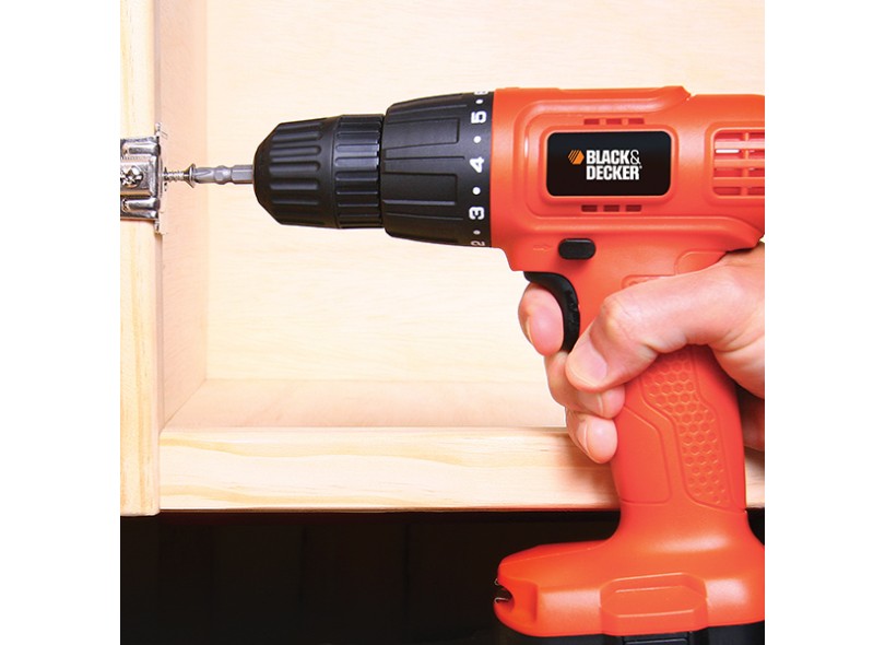 Furadeira / Parafusadeira 3/8 Black & Decker - CD961