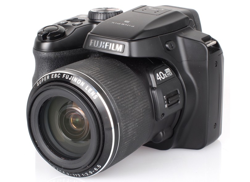Câmera Digital Semiprofissional FujiFilm FinePix 16,2 MP Full HD Foto 3D S8200