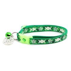 Imagem de Coleira Wicca para gatos com amuleto oculto e sino | Coleira de gato familiar da bruxa | Berloques de coleira de gatinho de bruxa | Brilha no escuro | Coleira de segurança para separação (grande (4,5