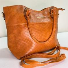 Imagem de Bolsa de mão e ombro transversal feminina detalhes relevo escama de pe