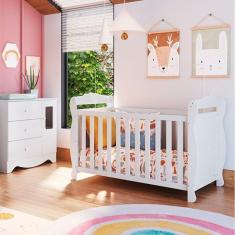 Imagem de Quarto de Bebê Berço Americano e Cômoda com Janelas Retangulo Cocada Espresso Móveis Branco Brilho