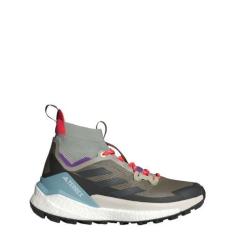 Imagem de adidas Tênis feminino Terrex Free Hiker 2.0 para caminhada, Trace Cargo/Carbono/Roxo Ativo, 38