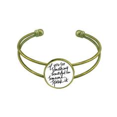 Imagem de Pulseira com citação "Something Beautiful in Someone Retrô"