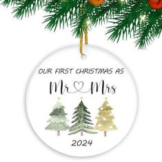 Imagem de Enfeites de casamento de primeiro Natal 2024, nosso primeiro enfeite de Natal como Sr. e Sra. Presente de chá de panela, presente de casamento para casal recém-casado