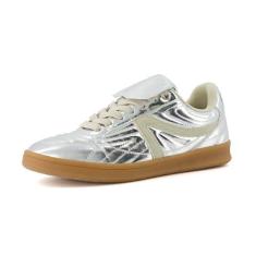 Imagem de CUSHIONAIRE Tênis feminino Astro retrô, design com cadarço + espuma viscoelástica, larguras disponíveis, Prata metálica, 35