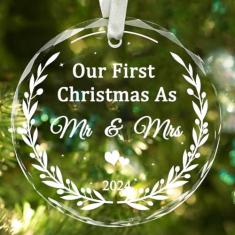 Imagem de Primeiro enfeite de Natal 2024, primeiro Natal como senhor e senhora 2024, nosso primeiro enfeite de casamento de Natal 2024, enfeite de Natal recém-casado 2024, presentes de casamento de 1º Natal