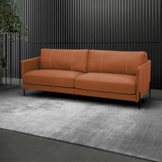 Imagem de Sofá Decorativo Karine 3 Lugares Sala de estar 210cm Pés em Aço Couro Conhaque G88 - Gran Belo