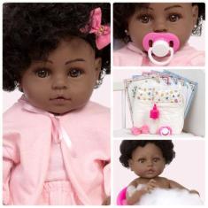 Imagem de Boneca Reborn Menina Negra Olho Castanho Com Roupão E Itens - Cegonha