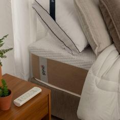Imagem de Colchão Solteirão Guldi Comfort com Massageador Quântico Molas Ensacadas (30x96x203) Branco e Bege