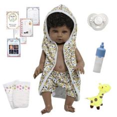 Imagem de Boneco Reborn Bebê Negro Saída de Banho Girafa 12 Acessórios - Cegonha