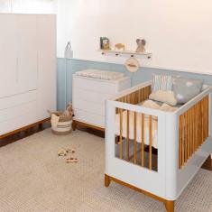 Imagem de Kit Quarto Infantil Boom com Pés Square Mel - Berço Slim Evolutivo + Cômoda 4 Gavetas + Guarda-Roupa Boom 3 Portas - Branco