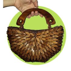 Imagem de Bolsa Artesanal Peças Madeira Envernizada Marrom, Meia Lua