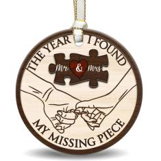 Imagem de Presentes de casamento Mr and Mrs 2024 Enfeite de Natal em cerâmica