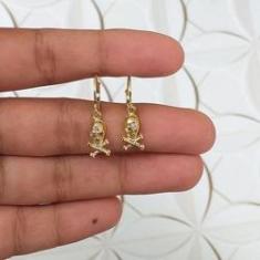 Imagem de Brinco De Argolinha Caveira Com Strass Folheado A Ouro 18k