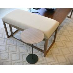 Imagem de Mesa Lateral Karla ALTA, tampo redondo MDF/BP Amadeirado Itapoã e base Verde Oliva. Amadeirado