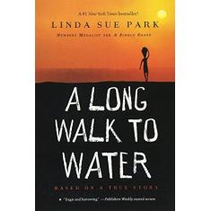 Imagem de A Long Walk to Water: Based on a True Story - Capa Comum - 9780547577319