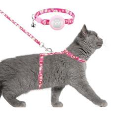 Imagem de KOOLTAIL Conjunto de coleira e coleira para gatos à prova de fuga com suporte de airtag e sino para caminhadas e viagens seguras, confortável, leve, ajustável, peitoral para gatos pequenos, médios e