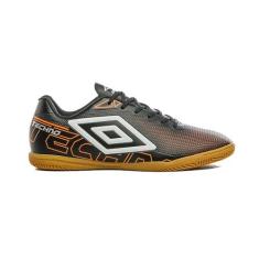 Imagem de Chuteira Umbro Techno Futsal Preta e Laranja