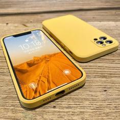 Imagem de Capa para iPhone 11 quadrada de silicone líquido capa de proteção de lente completa, cor amarela, para iPhone 11