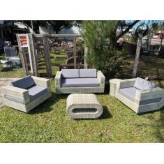 Imagem de Conjunto De Sofá Quadrado Vazado Em Fibra Sintética Taipa - 1 Sofá 2L