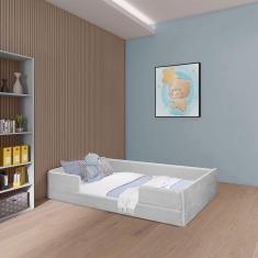 Imagem de Cama Montessoriana de Criança Luana em Madeira Maciça com Revestimento em Tecido Cinza