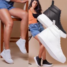 Imagem de Dois Tênis Femininos De Cano Longo: Um Preto Pkataforma Clássico E Um