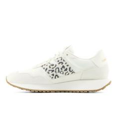 Imagem de New Balance Tênis feminino 237 V1 Classic, Sal marinho/preto/dourado metálico, 36