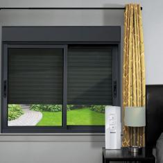 Imagem de Janela Elite 2 Folhas Moveis com Persiana Integrada Correr com Motor e Controle Remoto 120 X 120 Vidro Liso Preto