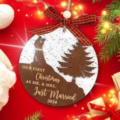 Imagem de Woodamore Our First Christmas Married Ornament 2024 - Primeiro enfeite de Natal casado 2024, presentes recém-casados para casais recém-casados, 1º Natal como presentes de senhor e senhora 2024,