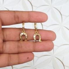 Imagem de Brinco De Argolinha Ferradura Cavalo Folheado A Ouro 18k