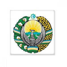 Imagem de ejo de cerâmica brilhante com emblema nacional da Ásia do Uzbequistão