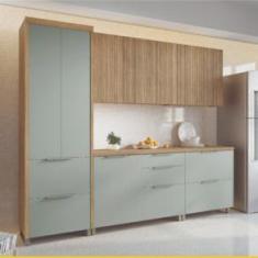 Imagem de Cozinha Completa em MDF Nesher Paris Ripada com 270 cm de Largura, 8 Portas, 6 Gavetas e 12 Prateleiras - Verde/Nature