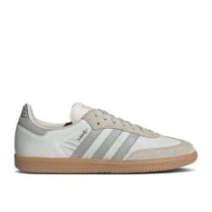Imagem de adidas Originals Tênis de futebol masculino Samba, Branco/Cinza Dois/Alumínio, 42