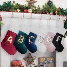 Imagem de BHD BEAUTY Meias iniciais de Natal veludo preto lantejoulas douradas pele sintética macia 50 centímetros bordado padrão de meia monograma para decorações de família, enfeite de pendurar para festa de