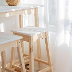 Imagem de Banqueta Alta Moema 75ax35lx35p Em Madeira Cor Branco E Natural