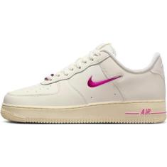 Imagem de Nike Tênis feminino Air Force 1 '07 (FB8251-101, leite de coco/alabastro/leite de coco/rosa divertido), Leite de coco/alabastro/leite de coco/rosa divertido, 35